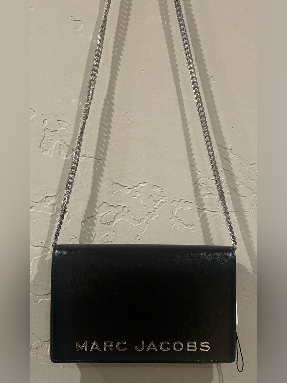NWT Marc Jacobs Party Wallet in Black Leather with Silver Chain. Crisp! - Picture 2 of 7